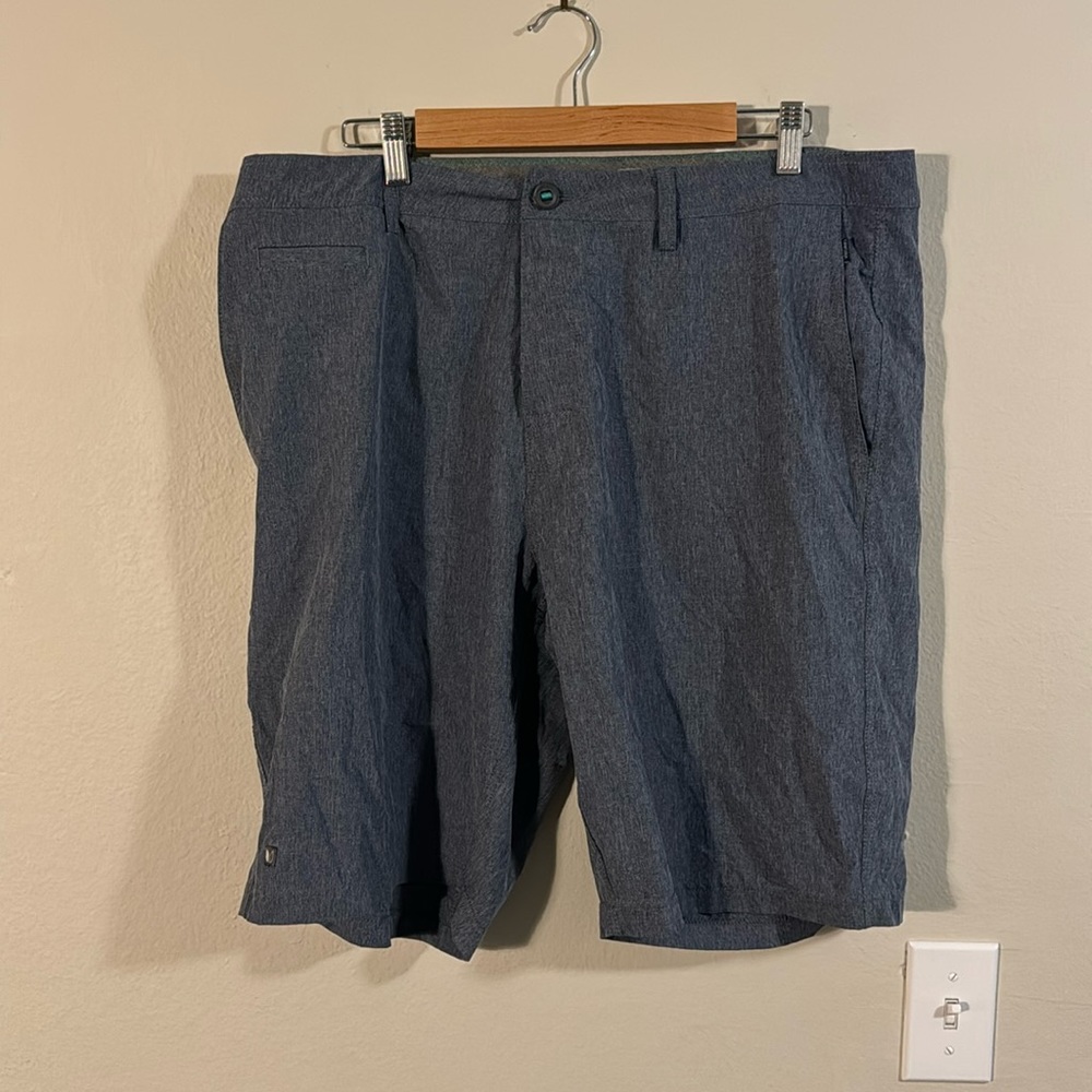 Linksoul men’s golf shorts. 38, light blue